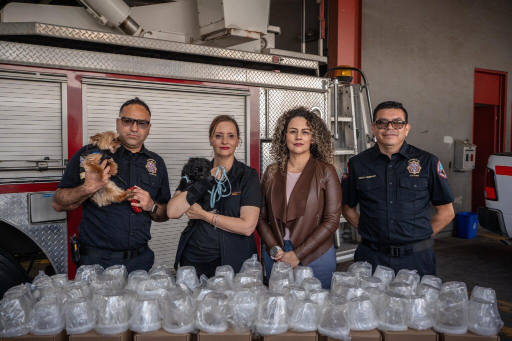 Donan 25 kits de oxigenación para rescate animal a Bomberos de Tijuana Donan 25 kits de oxigenación para rescate animal a Bomberos de Tijuana