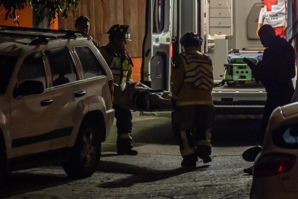 Hallan en un techo a joven de 21 años lesionado con heridas de bala