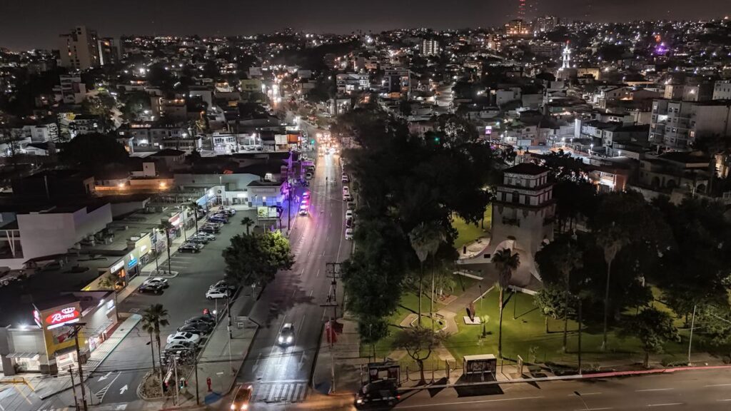 Mujer es asesinada a balazos frente a un negocio