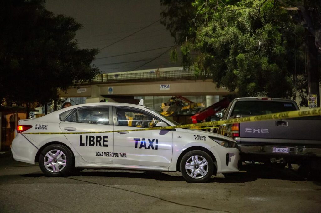Muere taxista al chocar con vehículo estacionado en la Zona Norte