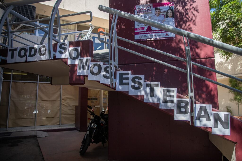 Maestros de Tijuana se unen a protesta en defensa del maestro Esteban 