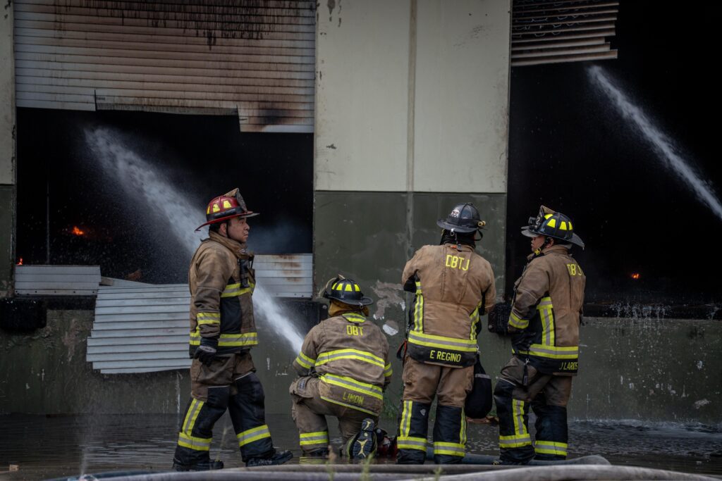 Se incendia almacén de la Secretaría de Salud en el Parque Industrial Nordika