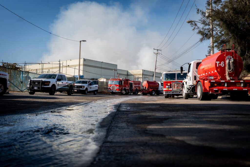 Se incendia almacén de la Secretaría de Salud en el Parque Industrial Nordika