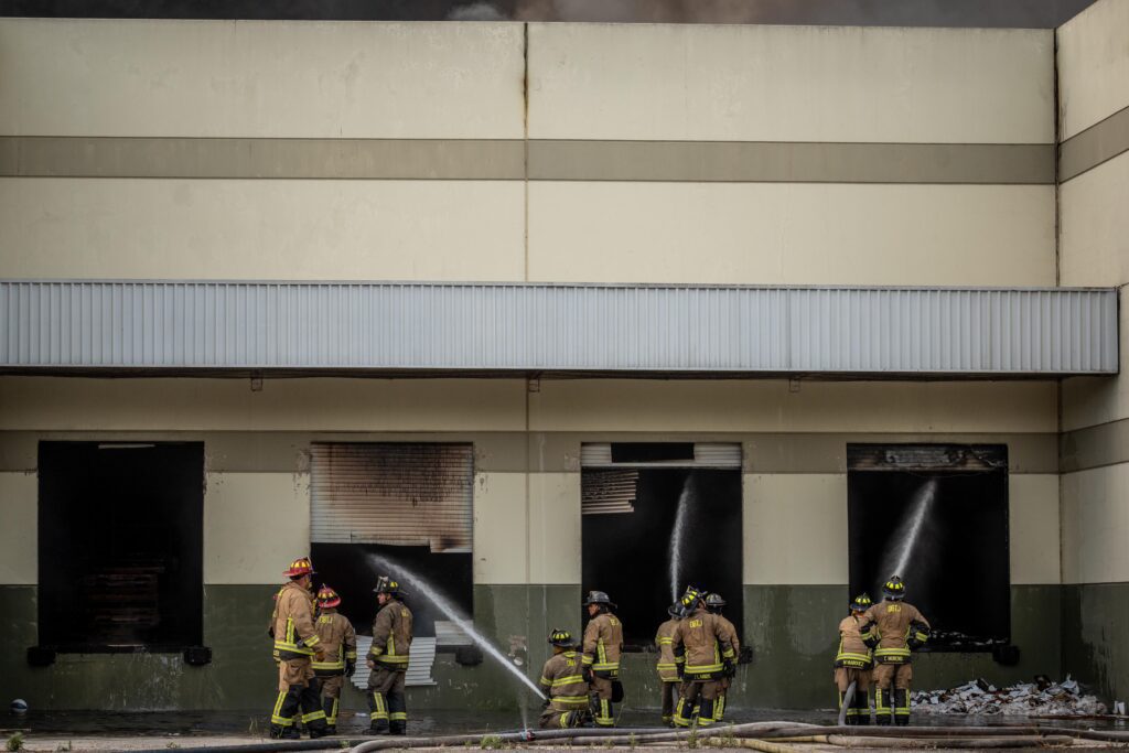 Se incendia almacén de la Secretaría de Salud en el Parque Industrial Nordika