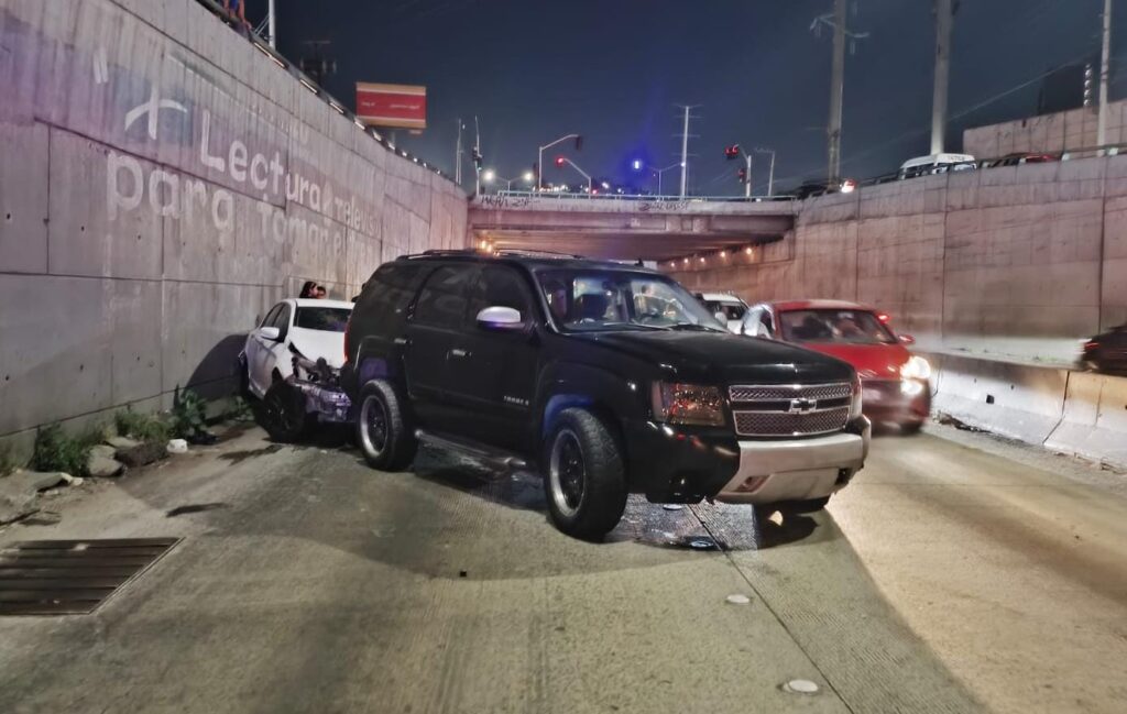 Detiene Policía Municipal a dos hombres por riña tras incidente de tránsito