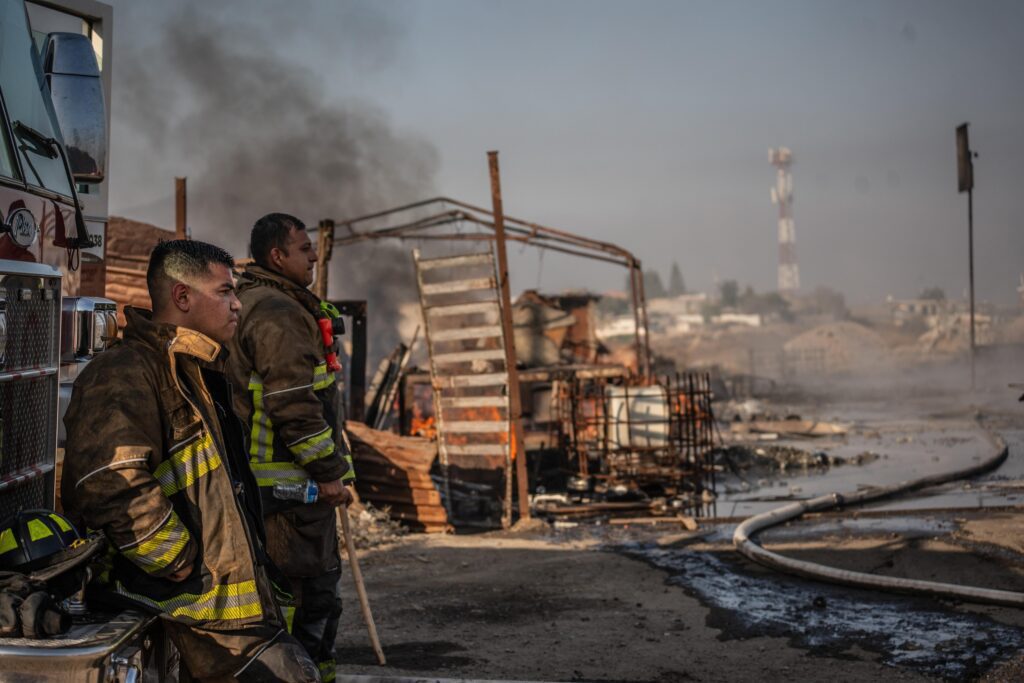 Incendio en recicladora clandestina de plástico en El Realito