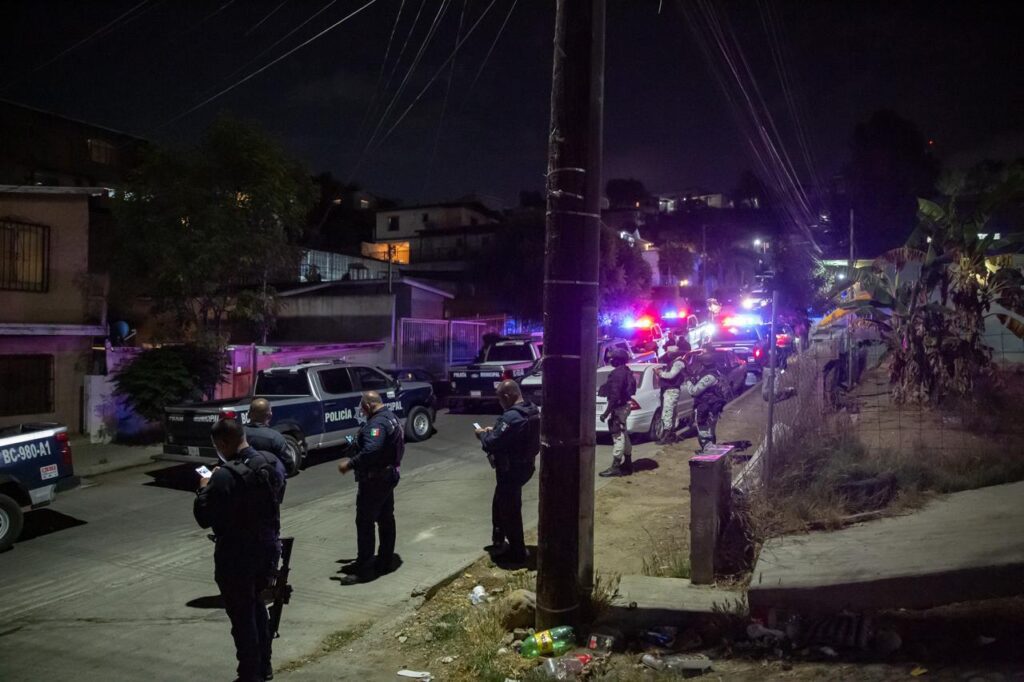 Hombre asesinado en el techo de un domicilio; hay un detenido con un fusil de asalto