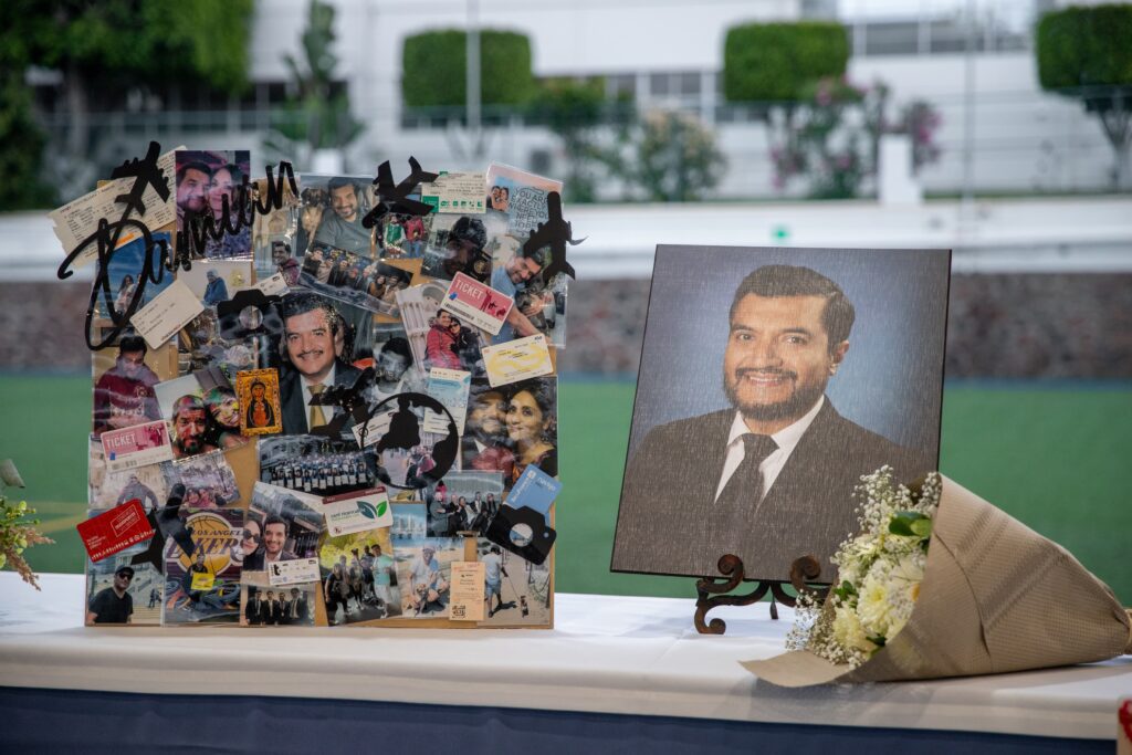 Comunidad del Instituto México realiza vigilia para exigir justicia por el asesinato del maestro Damián Jiménez Comunidad del Instituto México realiza vigilia para exigir justicia por el asesinato del maestro Damián Jiménez