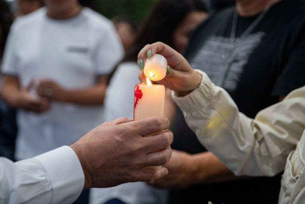 Comunidad del Instituto México realiza vigilia para exigir justicia por el asesinato del maestro Damián Jiménez Comunidad del Instituto México realiza vigilia para exigir justicia por el asesinato del maestro Damián Jiménez