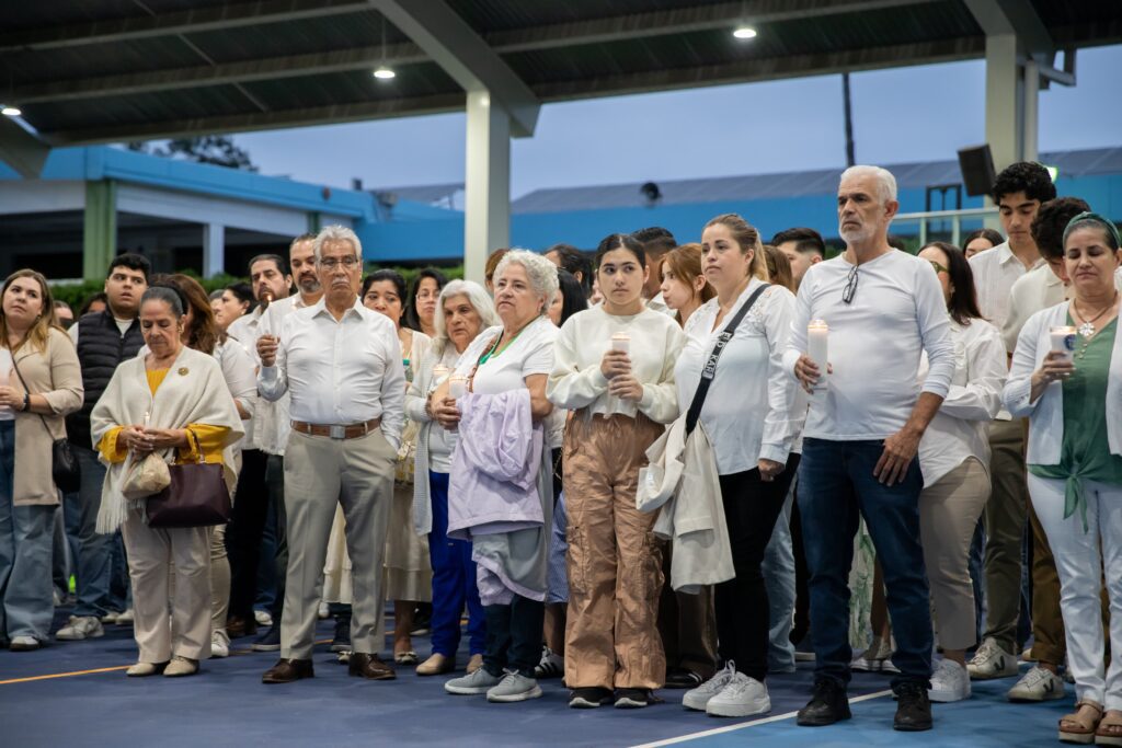 Comunidad del Instituto México realiza vigilia para exigir justicia por el asesinato del maestro Damián Jiménez Comunidad del Instituto México realiza vigilia para exigir justicia por el asesinato del maestro Damián Jiménez