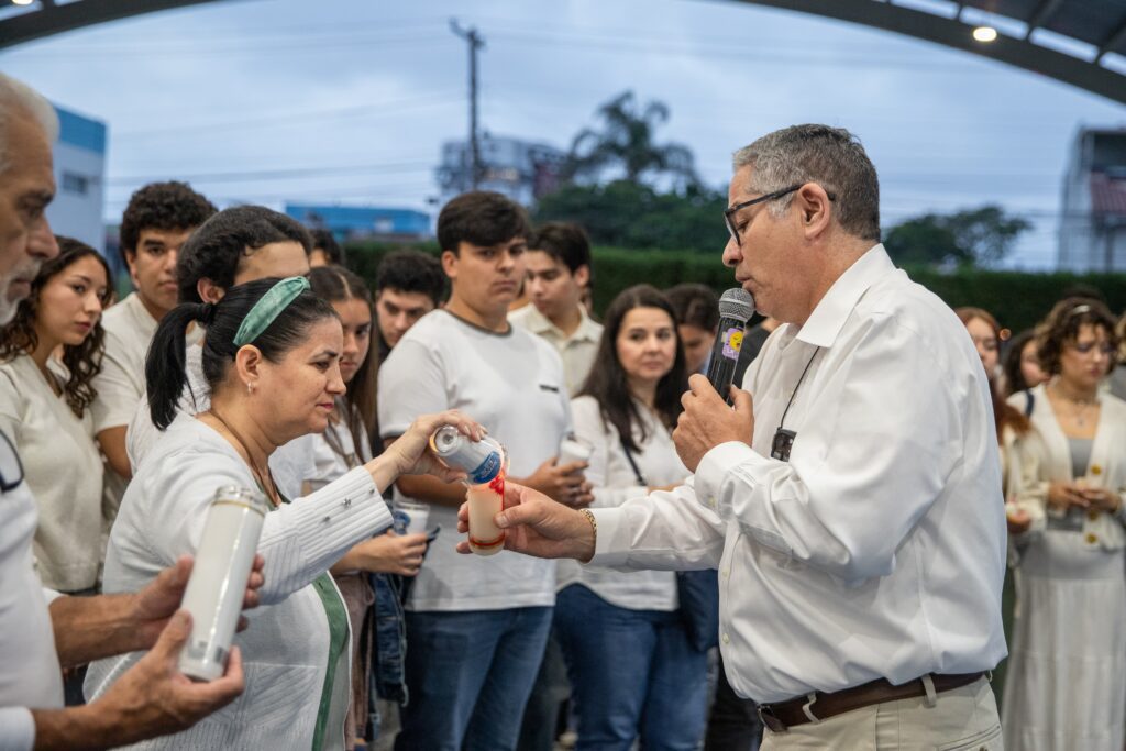 Comunidad del Instituto México realiza vigilia para exigir justicia por el asesinato del maestro Damián Jiménez Comunidad del Instituto México realiza vigilia para exigir justicia por el asesinato del maestro Damián Jiménez