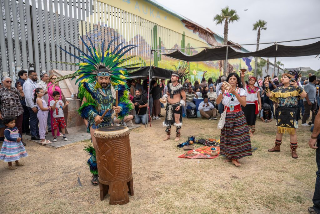 Inauguran el mural “Abrazo Mutuo” en Playas de Tijuana: un mensaje de paz desde la frontera