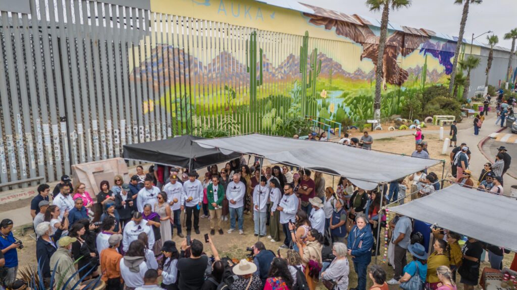 Inauguran el mural “Abrazo Mutuo” en Playas de Tijuana: un mensaje de paz desde la frontera