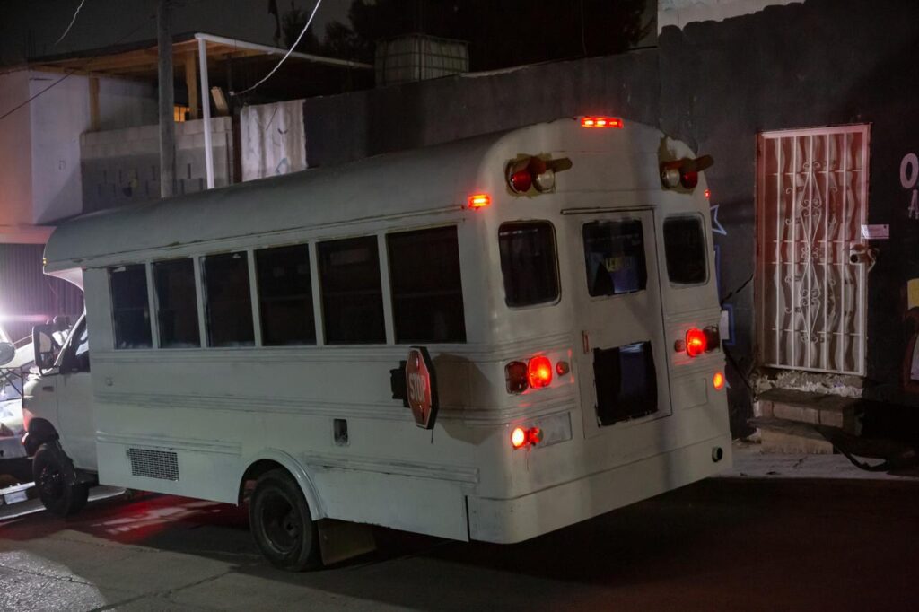 Recuperan camión robado de la Prepa Lázaro Cárdenas