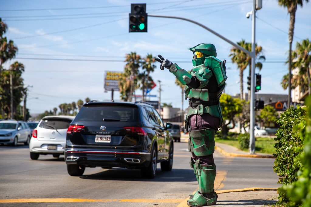El Máster Chief de Halo bailarín de los semáforos de Tijuana
