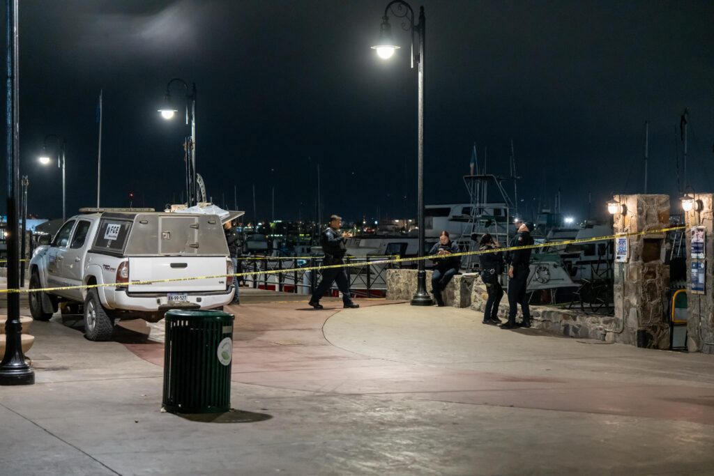 Enfrentamiento deja dos heridos y un muerto en embarcación del puerto turístico de Ensenada; autoridades localizan droga