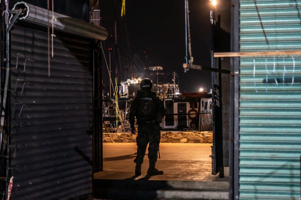 Enfrentamiento deja dos heridos y un muerto en embarcación del puerto turístico de Ensenada; autoridades localizan droga