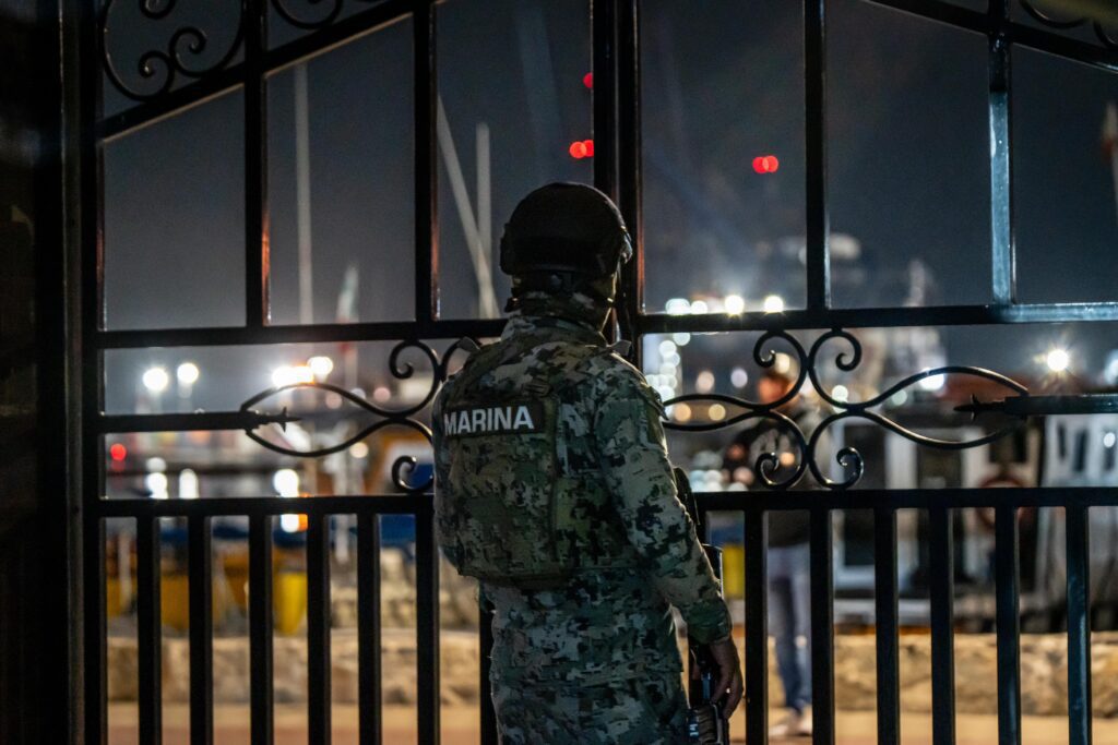Enfrentamiento deja dos heridos y un muerto en embarcación del puerto turístico de Ensenada; autoridades localizan droga