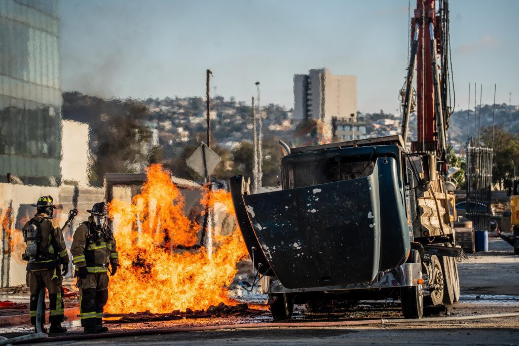 Construcción de viaducto elevado provoca fuga de gas y explosión que dejó un lesionado