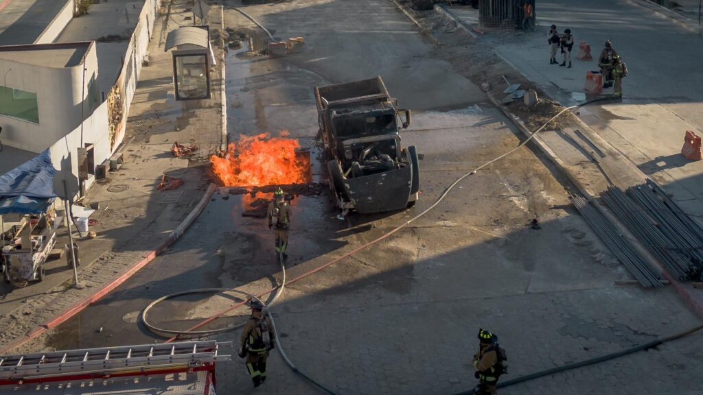 Construcción de viaducto elevado provoca fuga de gas y explosión que dejó un lesionado