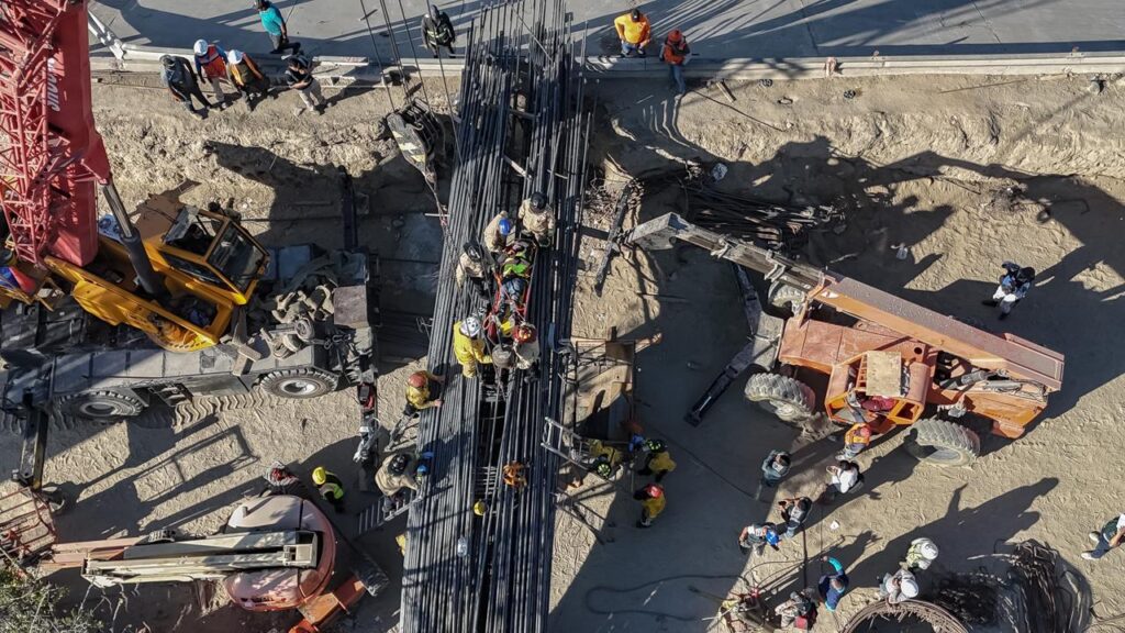 Colapso en construcción del viaducto elevado; dos trabajadores lesionados