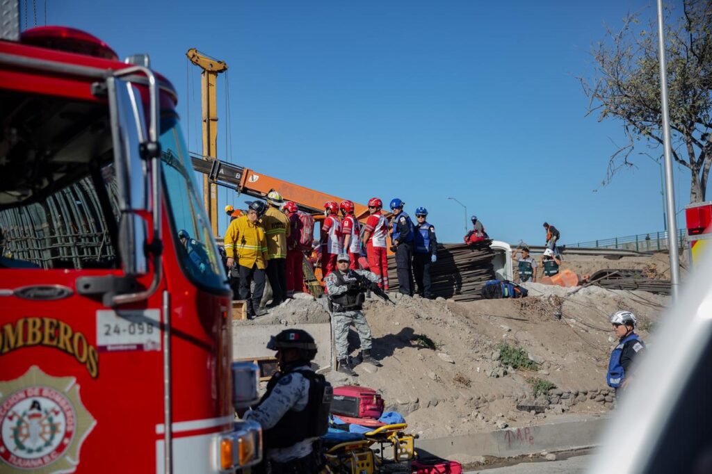 Colapso en construcción del viaducto elevado; dos trabajadores lesionados