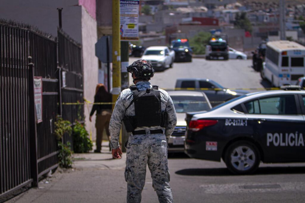 Localizan 3 cuerpos dentro de un vehículo en Villa del Real