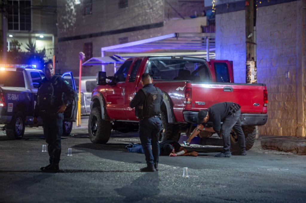 Detienen a presunto homicida tras persecución; un hombre fue asesinado en la colonia Los Lobos
