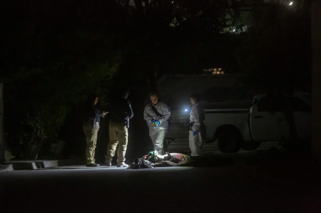 Abandonan cadáver envuelto en cobija en la colonia Valle Verde