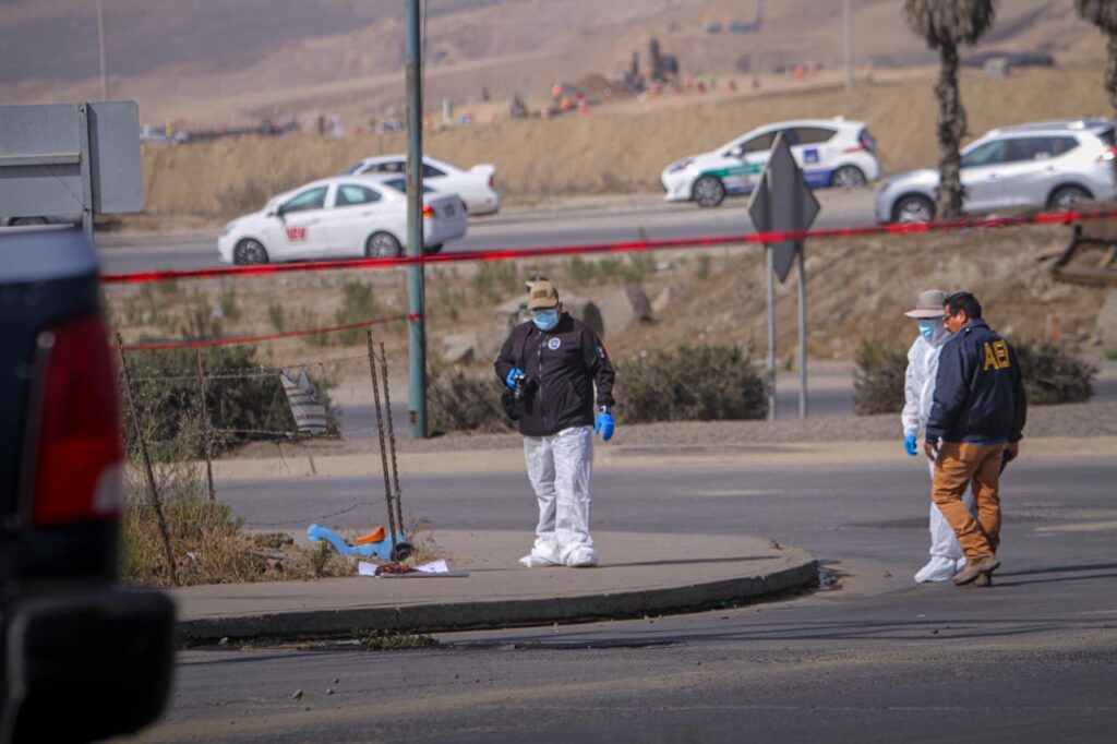 Abandonan restos humanos con mensaje amenazante contra jefe policiaco