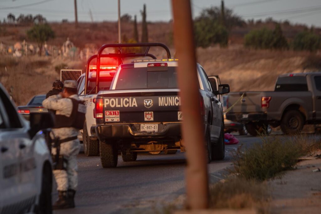 Abandonan tres cuerpos en la Vía Rápida Oriente
