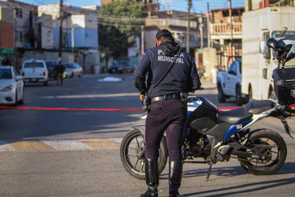 Policía municipal dispara a sujeto que intentó atacarlo con una arma blanca Policía municipal dispara a sujeto que intentó atacarlo con una arma blanca