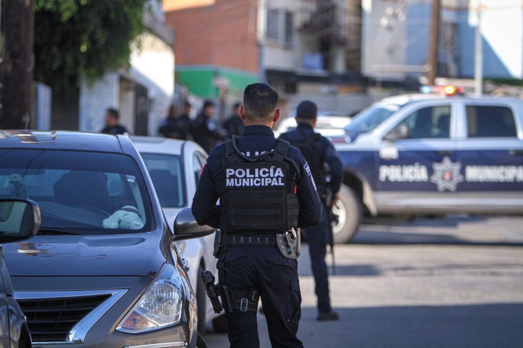 Policía municipal dispara a sujeto que intentó atacarlo con una arma blanca Policía municipal dispara a sujeto que intentó atacarlo con una arma blanca