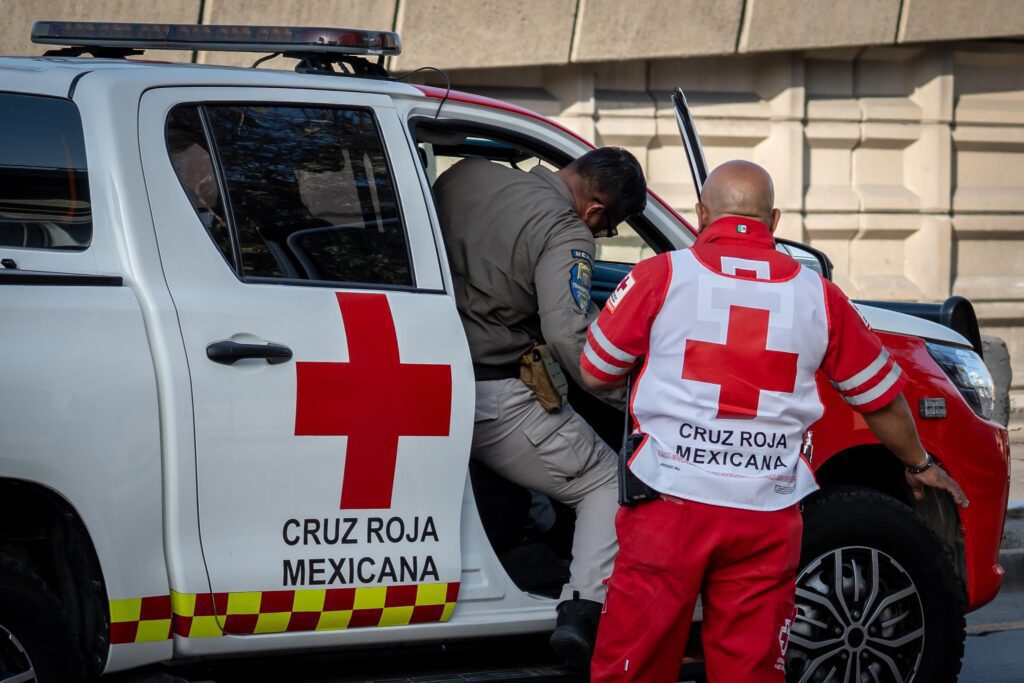 Auxiliar vial es atropellado por una mujer en dispositivo de cruce de la “Ready Lane”