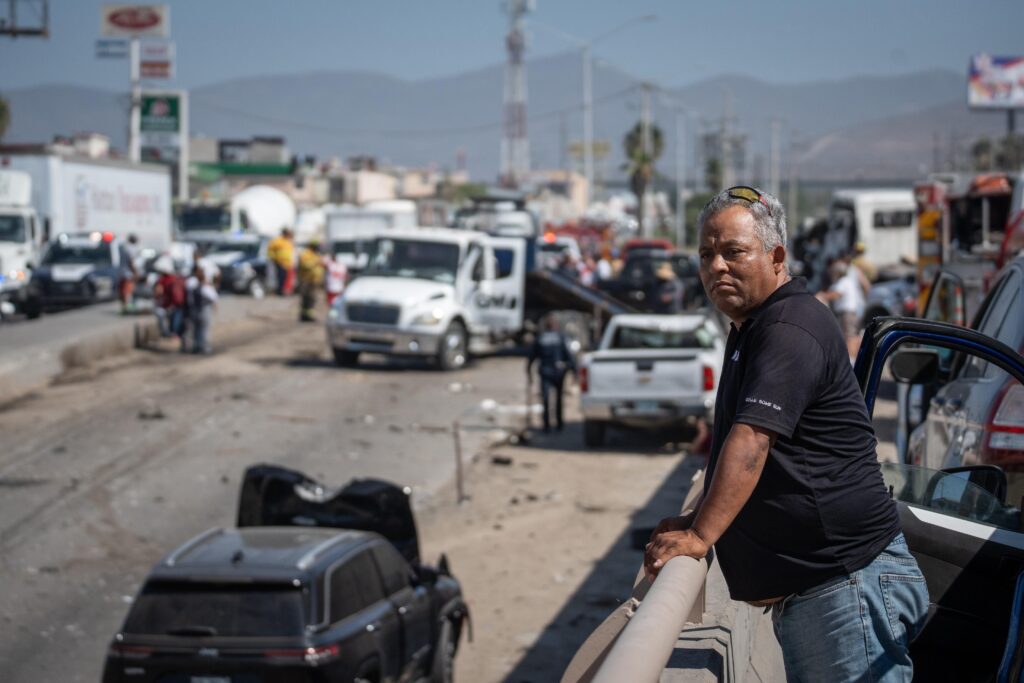 Ocho lesionados tras choque múltiple en bulevar 2000; tres trailers y cuatro carros involucrados