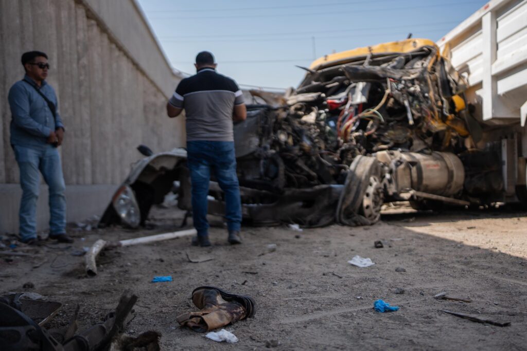 Ocho lesionados tras choque múltiple en bulevar 2000; tres trailers y cuatro carros involucrados