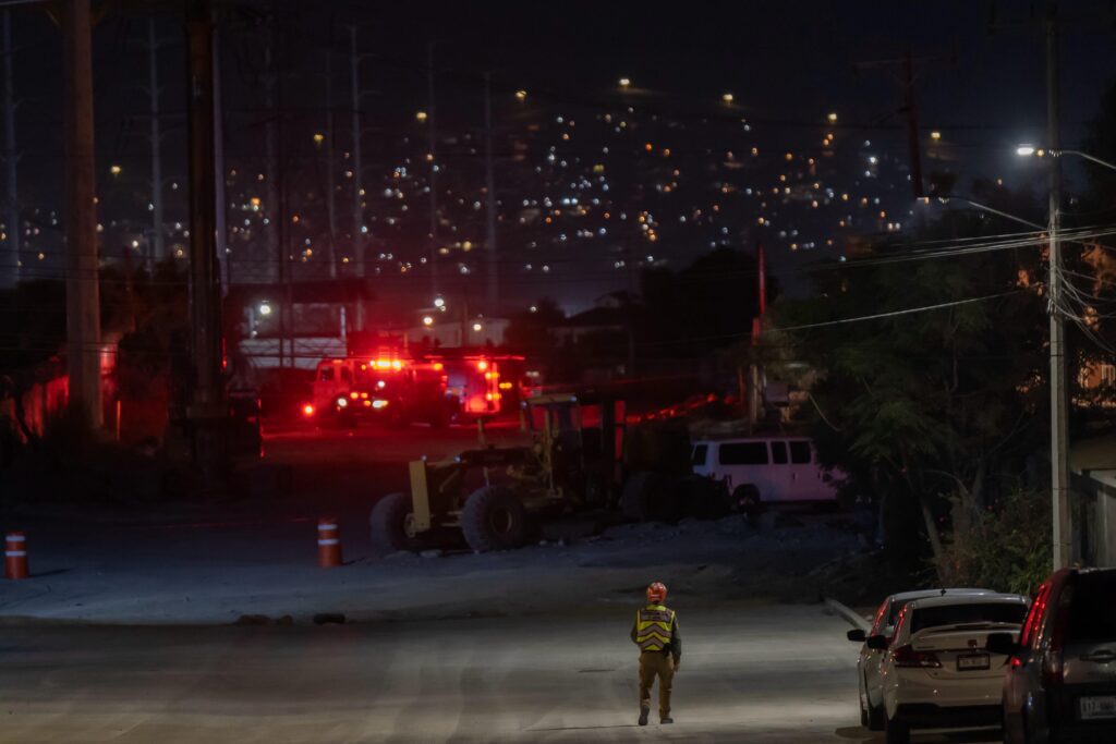 Evacuan a decenas de familias en Lomas de Matamoros por fuga en ducto de gas