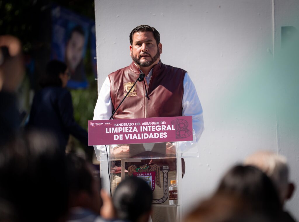 Da Ismael Burgueño banderazo de arranque al programa integral de limpieza de vialidades Da Ismael Burgueño banderazo de arranque al programa integral de limpieza de vialidades