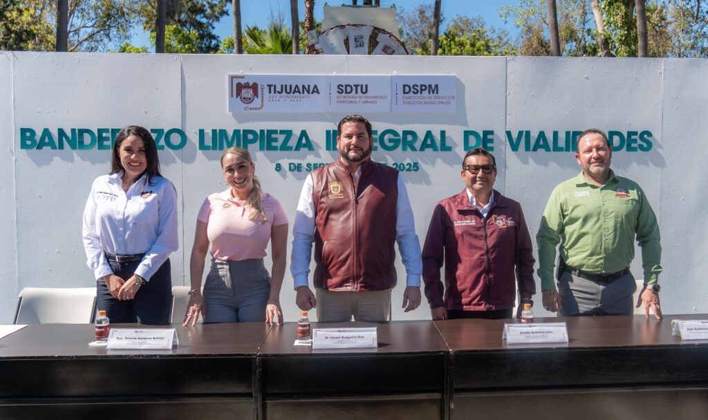 Da Ismael Burgueño banderazo de arranque al programa integral de limpieza de vialidades Da Ismael Burgueño banderazo de arranque al programa integral de limpieza de vialidades