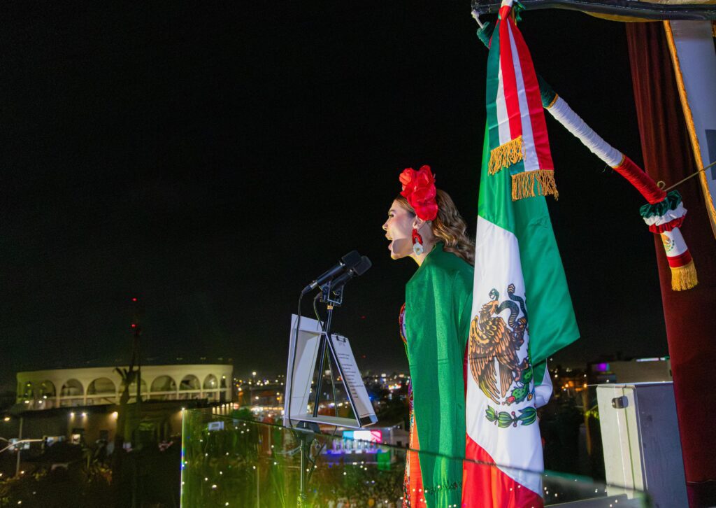 Dan Grito de Independencia 100 mil bajacalifornianos con la gobernadora Marina del Pilar