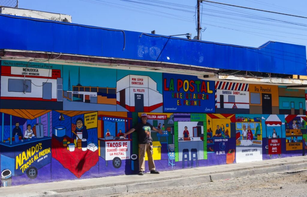 Mural de la Postal: Raíces que abrazan el presente