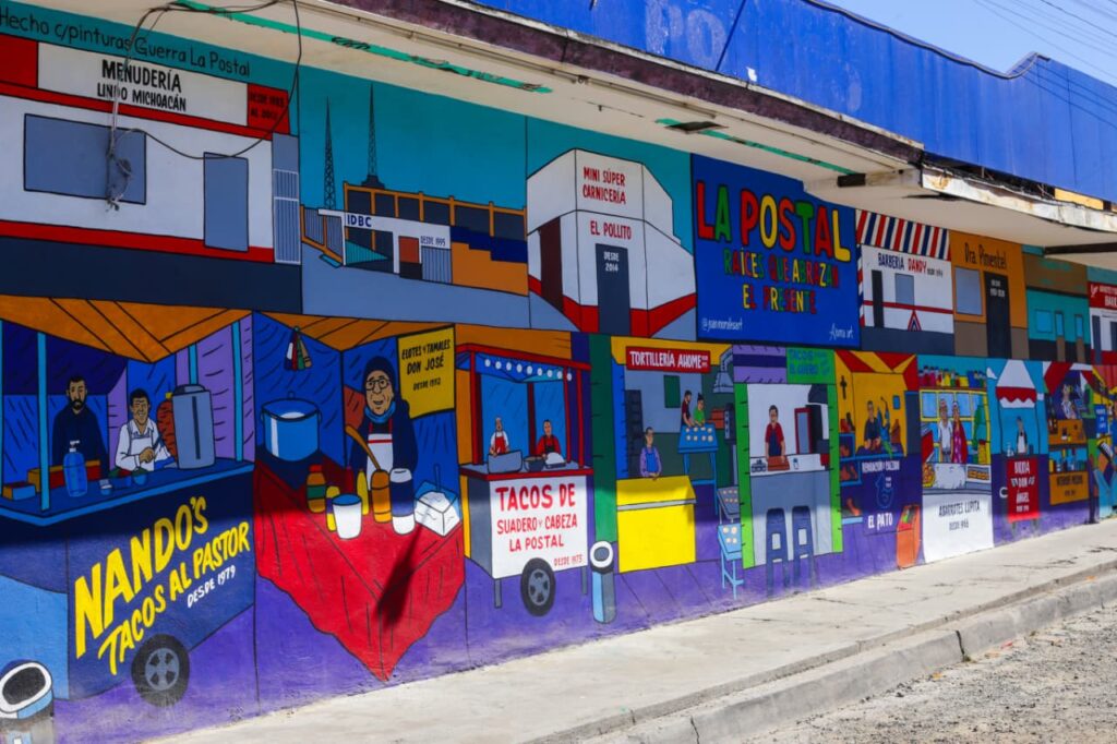 Mural de la Postal: Raíces que abrazan el presente