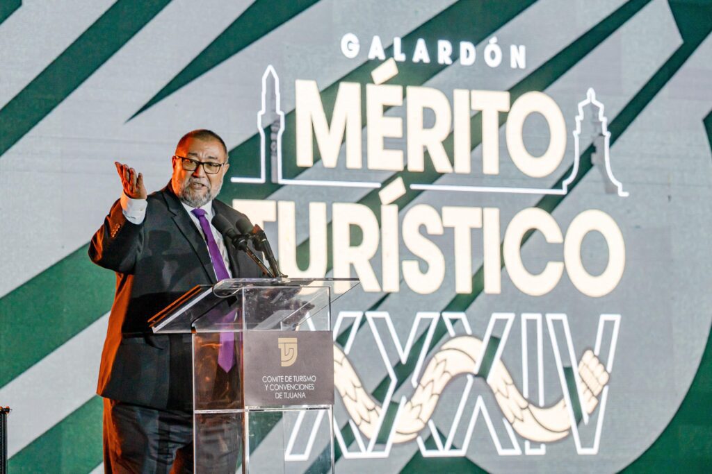 Reconocen a más de 30 personalidades en el Premio al Mérito Turístico XXXIV