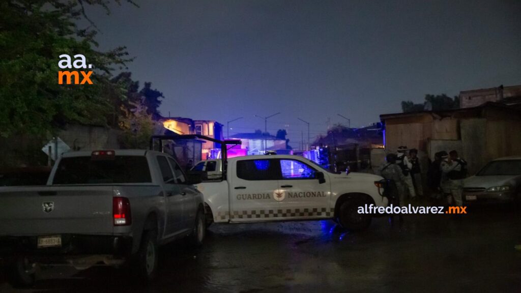 Abandonan cuerpo envuelto en lona con narcomensaje en Valle Verde