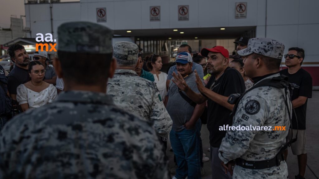 Comerciantes bloquean acceso a México en garita de Otay; exigen cobros justos en aduana Comerciantes bloquean acceso a México en garita de Otay; exigen cobros justos en aduana