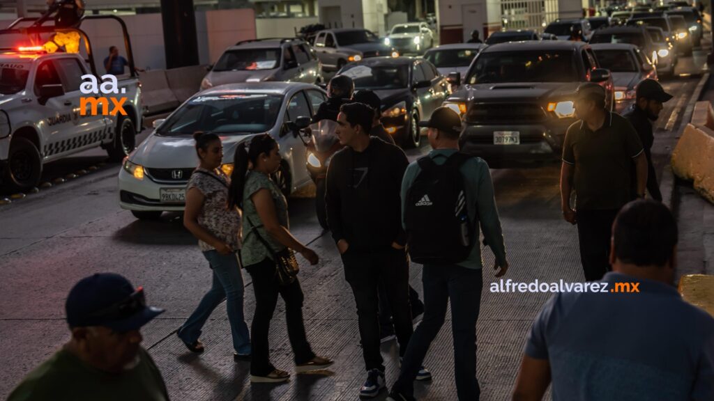 Comerciantes bloquean acceso a México en garita de Otay; exigen cobros justos en aduana Comerciantes bloquean acceso a México en garita de Otay; exigen cobros justos en aduana