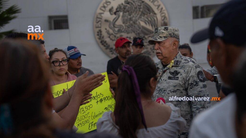 Comerciantes bloquean acceso a México en garita de Otay; exigen cobros justos en aduana Comerciantes bloquean acceso a México en garita de Otay; exigen cobros justos en aduana