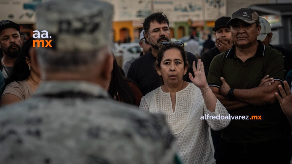 Comerciantes bloquean acceso a México en garita de Otay; exigen cobros justos en aduana Comerciantes bloquean acceso a México en garita de Otay; exigen cobros justos en aduana
