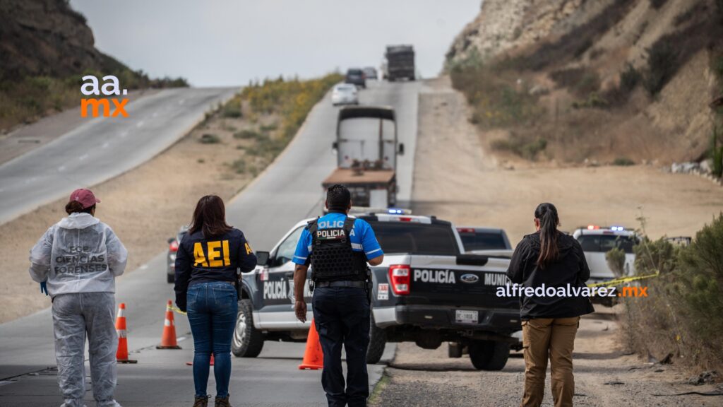 Encuentran vehículo abandonado con restos humanos en bulevar 2000