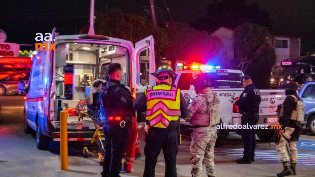 Menor de 14 años llega baleado a farmacia en Tijuana